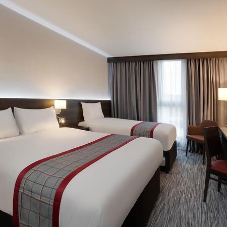 Hotel Ramada By Wyndham Leeds East Extérieur photo