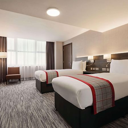 Hotel Ramada By Wyndham Leeds East Extérieur photo