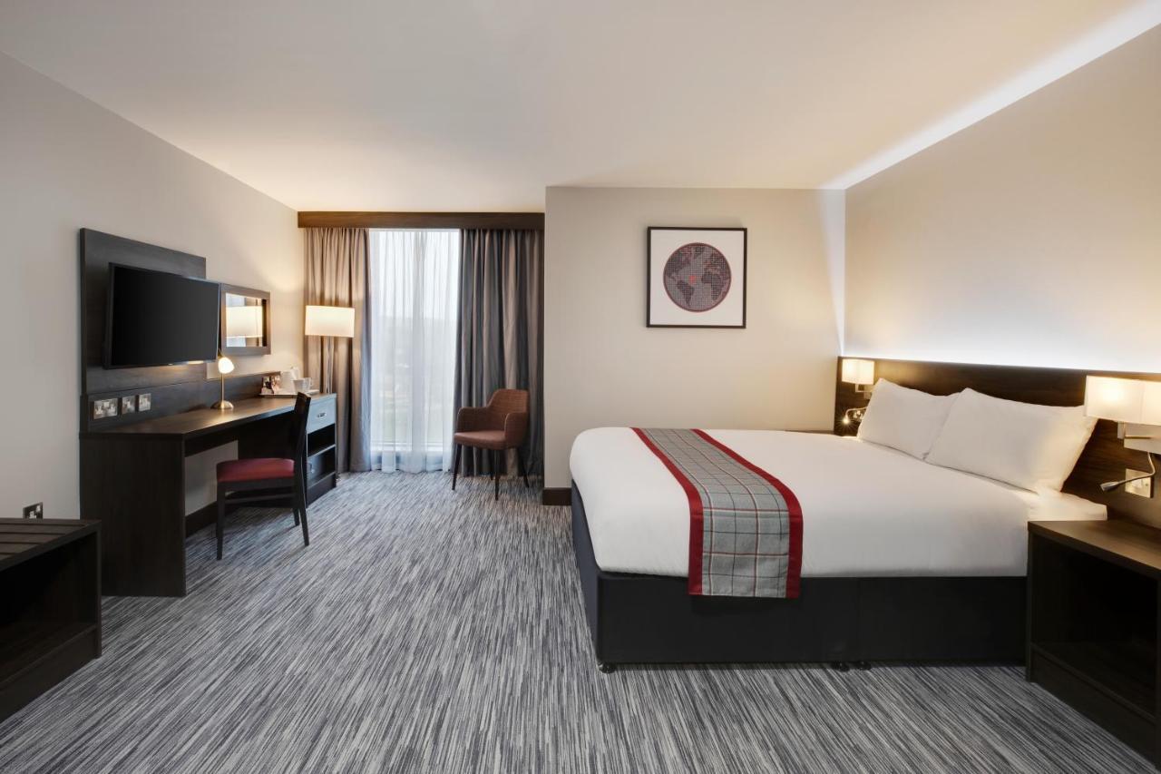 Hotel Ramada By Wyndham Leeds East Extérieur photo