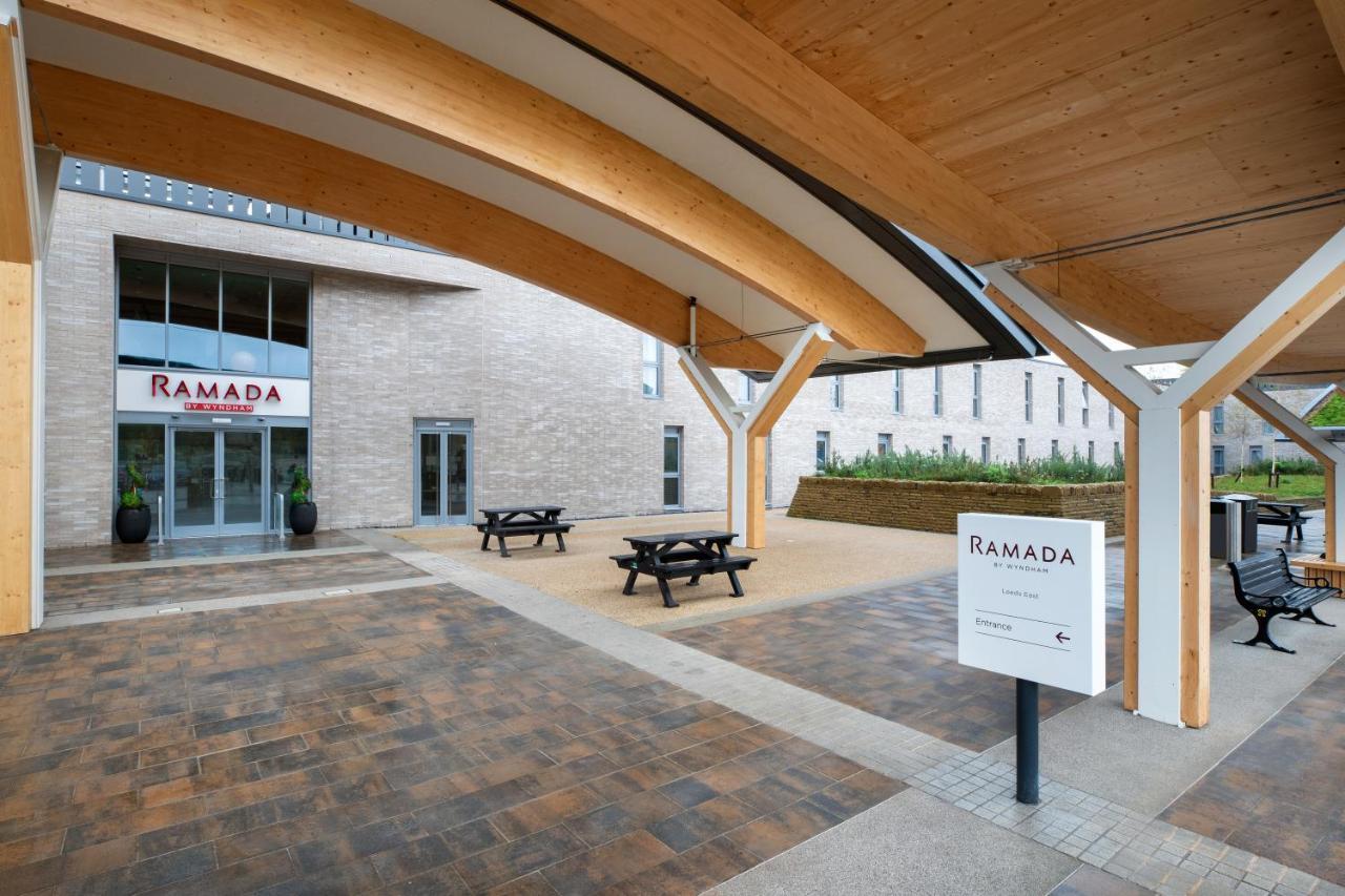 Hotel Ramada By Wyndham Leeds East Extérieur photo