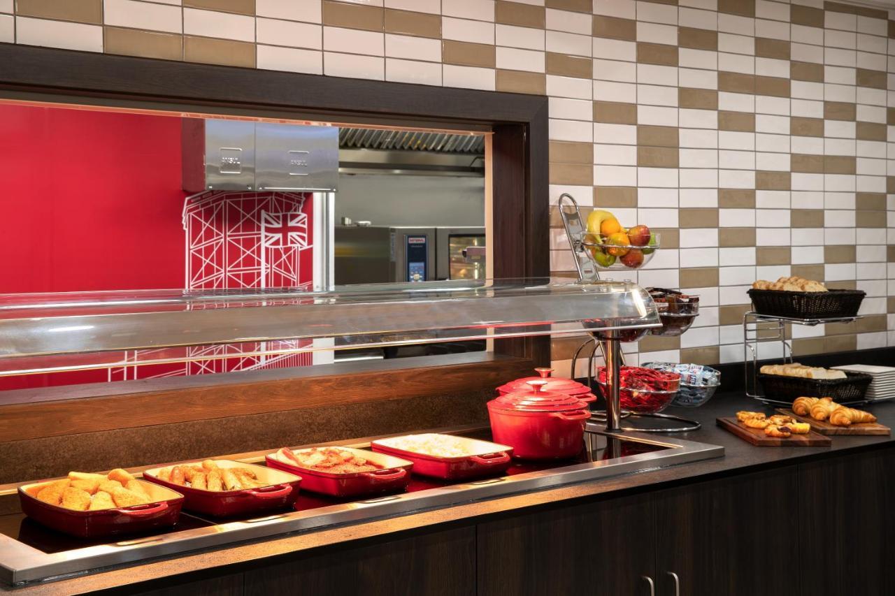 Hotel Ramada By Wyndham Leeds East Extérieur photo