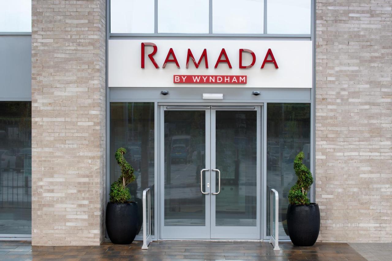 Hotel Ramada By Wyndham Leeds East Extérieur photo