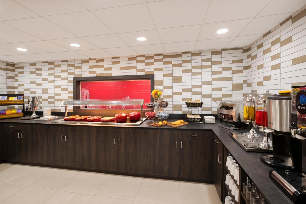 Hotel Ramada By Wyndham Leeds East Extérieur photo