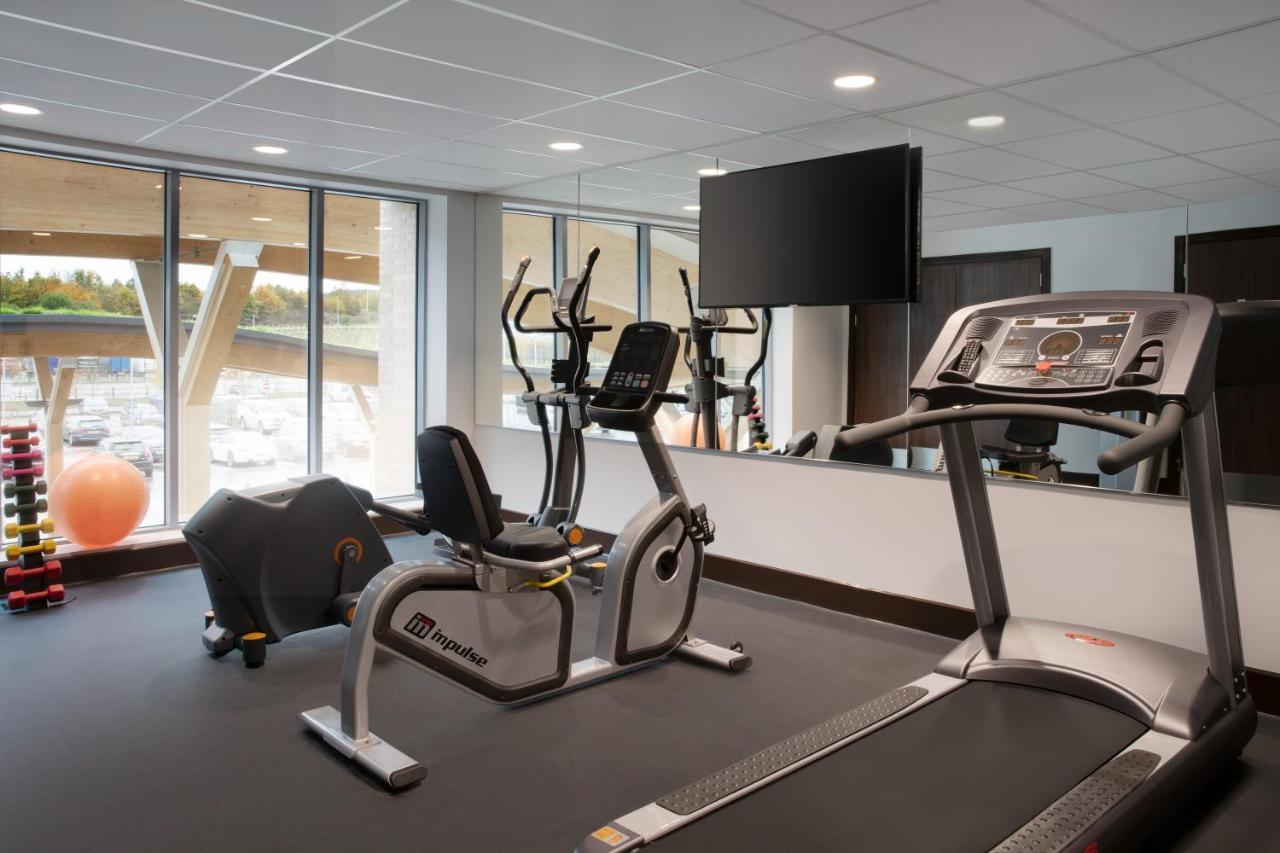 Hotel Ramada By Wyndham Leeds East Extérieur photo