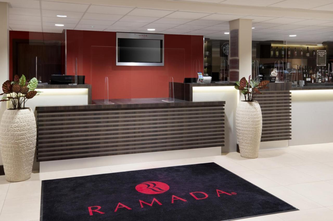 Hotel Ramada By Wyndham Leeds East Extérieur photo